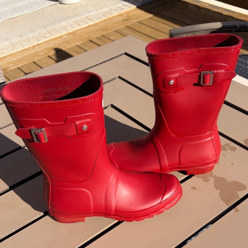 Hunter Bold Red Waterproof Boots - Picture 3 of 5